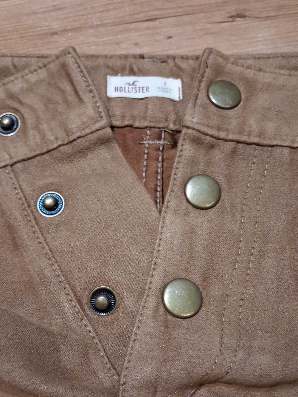 Hollister Suede Shorts - Picture 3 of 4